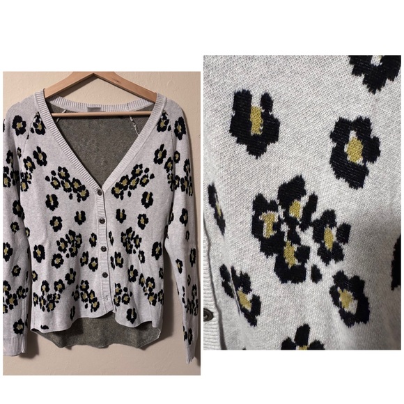 CAbi Sweaters - Cabi Mod style floral print cardigan Size Small